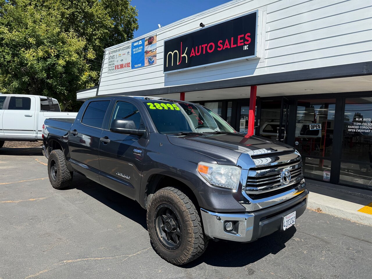 2017 Toyota Tundra SR5, 4X4, ASK ABOUT LIFT WHEEL TIRE PACKAGES - Photo 1 - Rancho Cordova, CA 95742