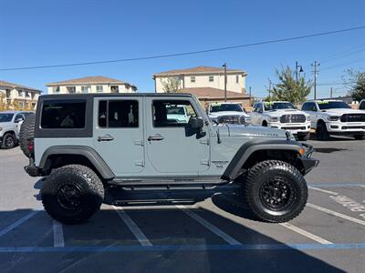 2015 Jeep Wrangler Unlimited Rubicon Lifted with Kmc with 35s - Photo 4 - Rancho Cordova, CA 95742
