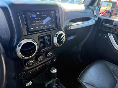 2015 Jeep Wrangler Unlimited Rubicon Lifted with Kmc with 35s - Photo 10 - Rancho Cordova, CA 95742