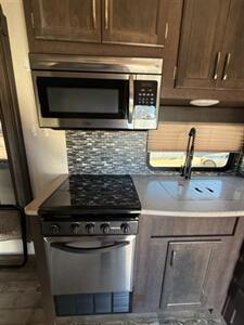 2018 Forest River Sandstorm 336 SLR Toy Hauler   - Photo 13 - Bosque Farms, NM 87068