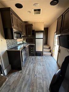 2018 Forest River Sandstorm 336 SLR Toy Hauler   - Photo 12 - Bosque Farms, NM 87068