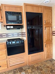 2010 Dutchmen Denali 26 FBX   - Photo 12 - Bosque Farms, NM 87068