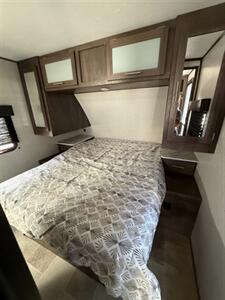 2021 Dutchmen Coleman 2515 RL w/Slide   - Photo 15 - Bosque Farms, NM 87068