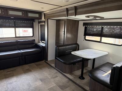 2021 Dutchmen Coleman 2515 RL w/Slide   - Photo 10 - Bosque Farms, NM 87068