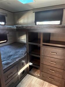 2021 Grand Design Reflection 28BH w/Bunk Room   - Photo 17 - Bosque Farms, NM 87068