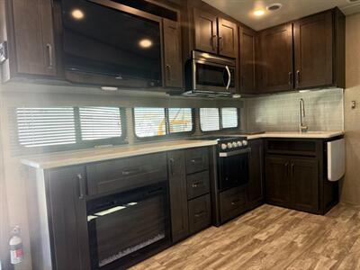 2021 Grand Design Reflection 28BH w/Bunk Room   - Photo 9 - Bosque Farms, NM 87068