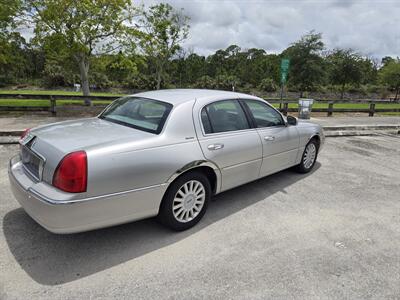 2005 Lincoln Town Car Signature - Photo 5 - Miami, FL 33155
