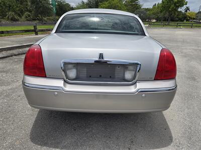 2005 Lincoln Town Car Signature - Photo 8 - Miami, FL 33155