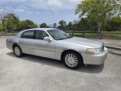2005 Lincoln Town Car Signature - Photo 3 - Miami, FL 33155