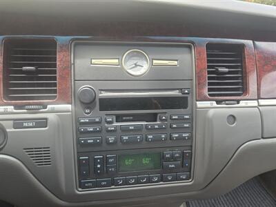 2005 Lincoln Town Car Signature - Photo 12 - Miami, FL 33155