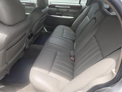 2005 Lincoln Town Car Signature - Photo 17 - Miami, FL 33155