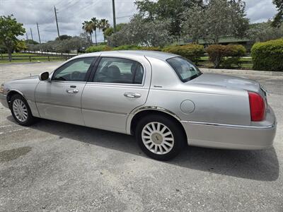 2005 Lincoln Town Car Signature - Photo 6 - Miami, FL 33155