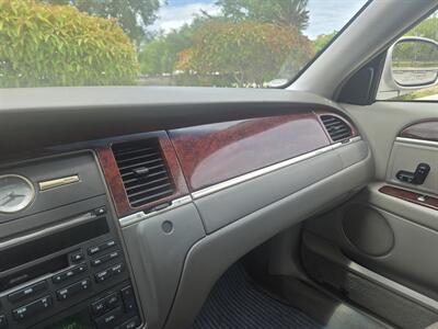 2005 Lincoln Town Car Signature - Photo 13 - Miami, FL 33155