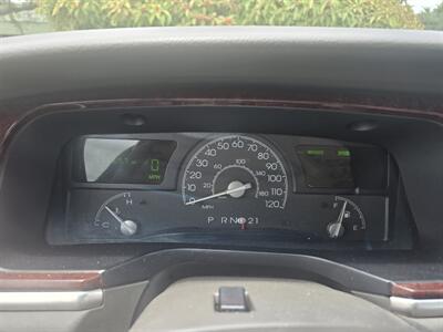 2005 Lincoln Town Car Signature - Photo 11 - Miami, FL 33155