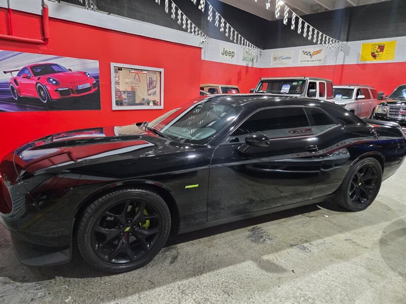 2019 Dodge Challenger R/T   - Photo 1 - Miami, FL 33155