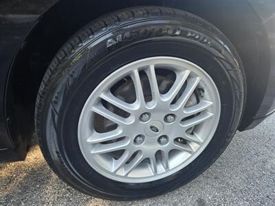 2010 Ford Focus SE   - Photo 9 - Miami, FL 33155