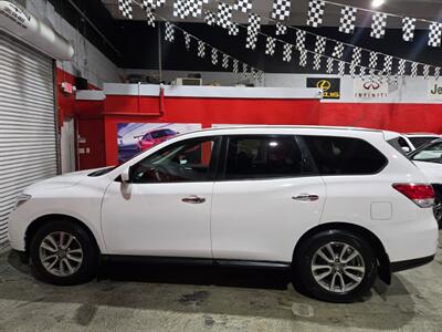 2015 Nissan Pathfinder SV   - Photo 2 - Miami, FL 33155