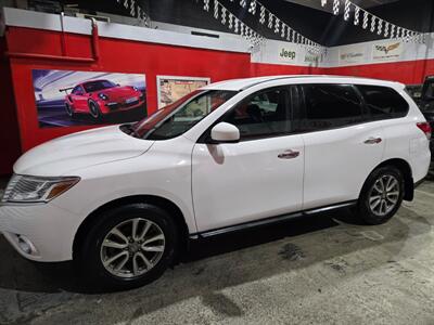 2015 Nissan Pathfinder SV   - Photo 1 - Miami, FL 33155
