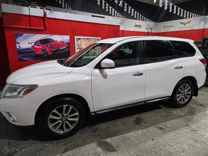 2015 Nissan Pathfinder SV   - Photo 1 - Miami, FL 33155