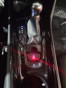 2019 Toyota C-HR LE   - Photo 16 - Miami, FL 33155