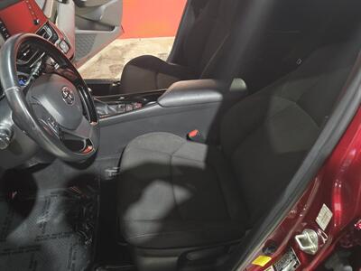 2019 Toyota C-HR LE   - Photo 17 - Miami, FL 33155