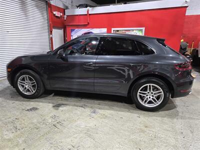 2017 Porsche Macan   - Photo 2 - Miami, FL 33155