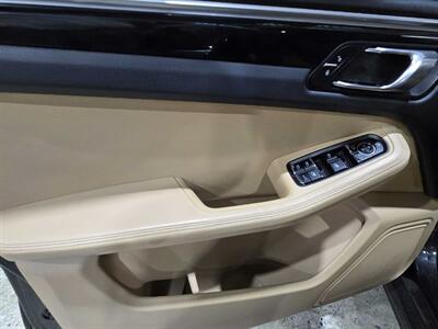 2017 Porsche Macan   - Photo 18 - Miami, FL 33155