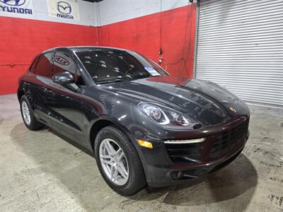 2017 Porsche Macan   - Photo 2 - Miami, FL 33155