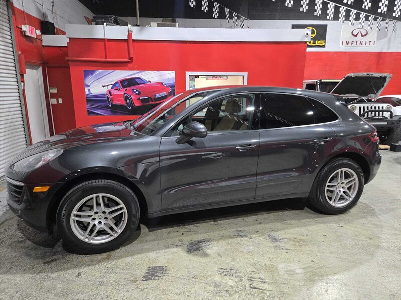 2017 Porsche Macan  