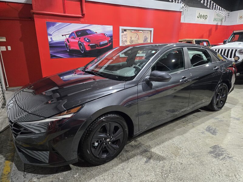 2022 Hyundai ELANTRA SEL   - Photo 1 - Miami, FL 33155