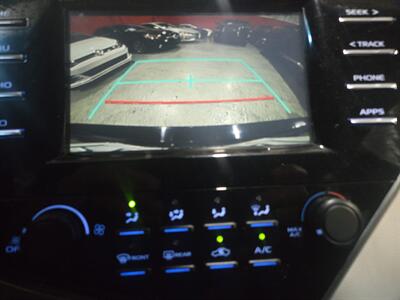 2018 Toyota Camry LE   - Photo 10 - Miami, FL 33155