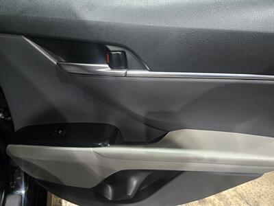 2018 Toyota Camry LE   - Photo 18 - Miami, FL 33155