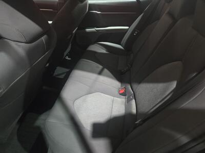 2018 Toyota Camry LE   - Photo 14 - Miami, FL 33155