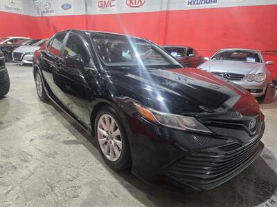 2018 Toyota Camry LE   - Photo 2 - Miami, FL 33155