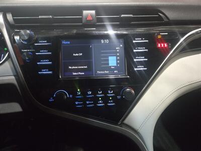 2018 Toyota Camry LE   - Photo 9 - Miami, FL 33155