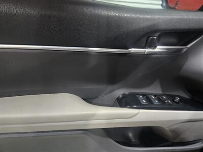 2018 Toyota Camry LE   - Photo 19 - Miami, FL 33155