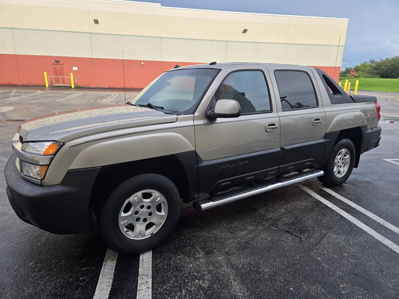 2003 Chevrolet Avalanche 1500 4dr 1500 Crew Cab SB - Photo 1 - Miami, FL 33155