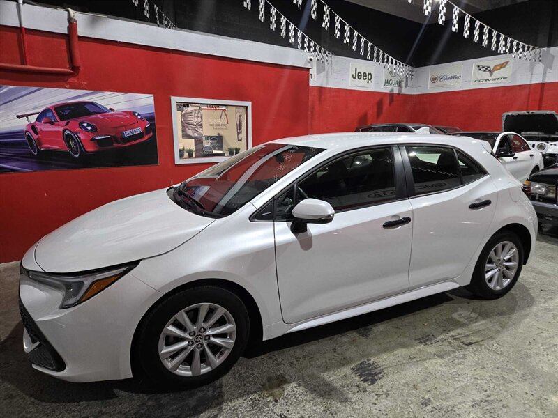 2023 Toyota Corolla Hatchback SE  