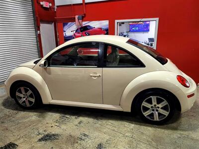 2006 Volkswagen New Beetle 2.5   - Photo 2 - Miami, FL 33155