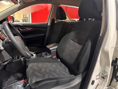 2015 Nissan Rogue SV   - Photo 14 - Miami, FL 33155