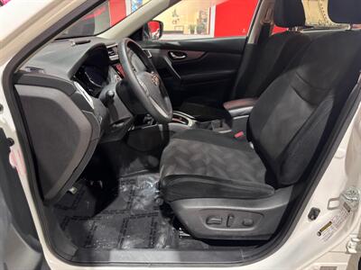 2015 Nissan Rogue SV   - Photo 15 - Miami, FL 33155