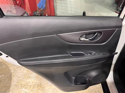 2015 Nissan Rogue SV   - Photo 22 - Miami, FL 33155