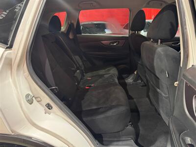 2015 Nissan Rogue SV   - Photo 18 - Miami, FL 33155