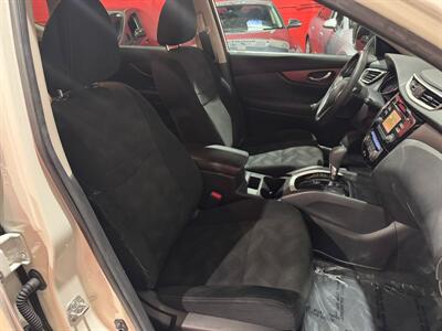 2015 Nissan Rogue SV   - Photo 13 - Miami, FL 33155