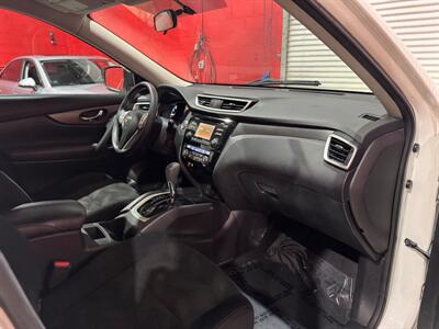 2015 Nissan Rogue SV   - Photo 16 - Miami, FL 33155