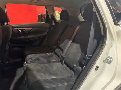 2015 Nissan Rogue SV   - Photo 20 - Miami, FL 33155