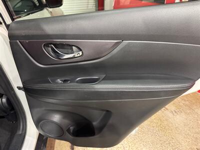 2015 Nissan Rogue SV   - Photo 23 - Miami, FL 33155