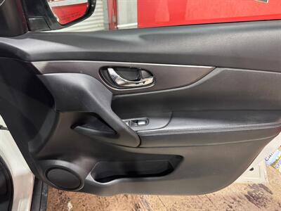 2015 Nissan Rogue SV   - Photo 24 - Miami, FL 33155