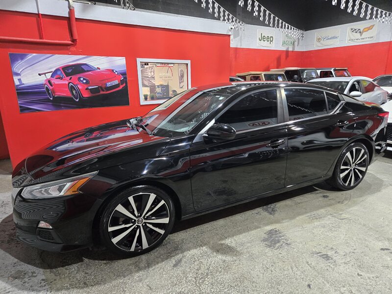 2019 Nissan Altima 2.5 SR   - Photo 1 - Miami, FL 33155