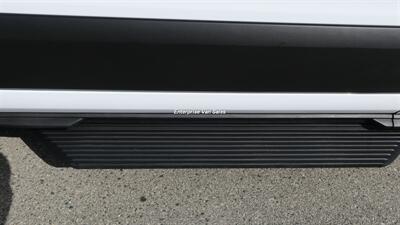 2023 Ford Transit 350 XLT Mid Roof 14 Passenger Captain Seats - Photo 11 - Long Beach, CA 90807
